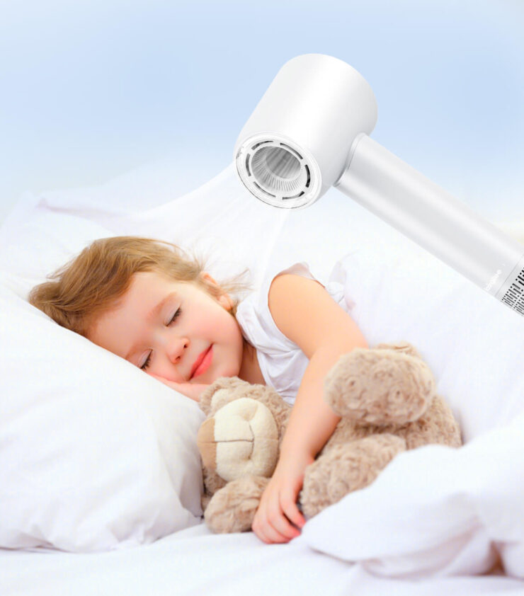 Тихий фен для волос. Специальный детский режим не напугает вашего малыша громкой работой. Тихий фен для волос. Специальный детский режим не напугает вашего малыша громкой работой. Фото.