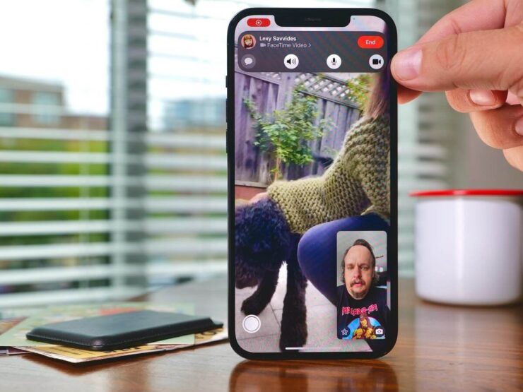 Видеоняня на телефон. Позвоните с одного своего устройства на другое через FaceTime. Изображение: cnet.com. Фото.