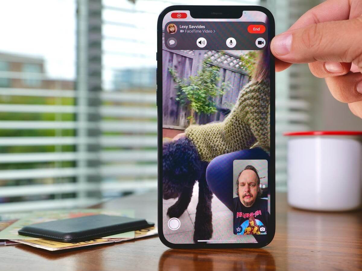 Видеоняня на телефон. Позвоните с одного своего устройства на другое через FaceTime. Изображение: cnet.com. Фото.