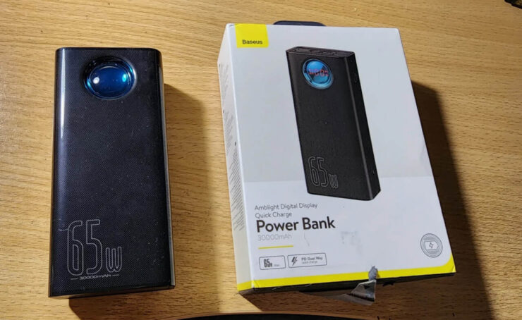 Внешний аккумулятор с быстрой зарядкой. Зарядить смартфон быстро можно при помощи вот такого повербанка с выходной мощностью 65 Вт. Внешний аккумулятор с быстрой зарядкой. Зарядить смартфон быстро можно при помощи вот такого повербанка с выходной мощностью 65 Вт. Фото.