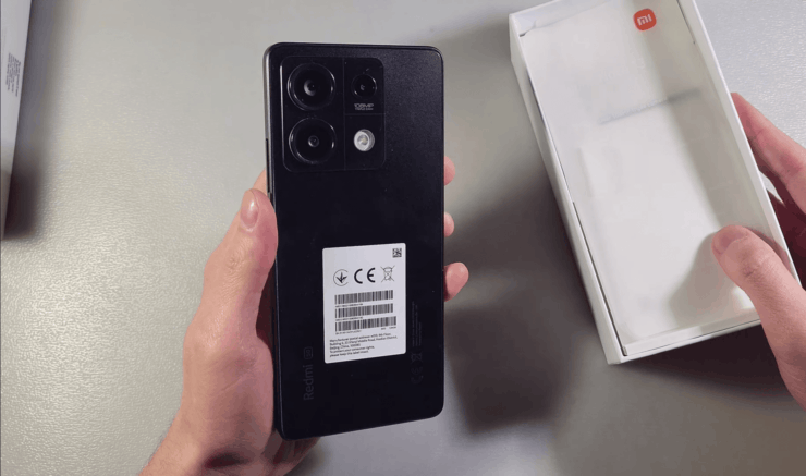 Redmi Note 13 5G — какой телефон Redmi лучше. Версия с 5G получила матовый корпус. Изображение: youtube.com. Redmi Note 13 5G — какой телефон Redmi лучше. Версия с 5G получила матовый корпус. Изображение: youtube.com. Фото.