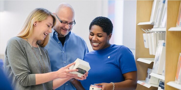 Служба поддержки Apple. Поддержка для Apple Vision Pro будет работать только в США и только на английском языке. Изображение: iphoneitalia.com. Фото.