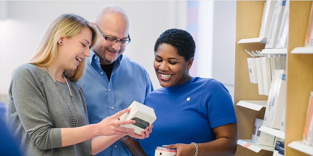 Служба поддержки Apple. Поддержка для Apple Vision Pro будет работать только в США и только на английском языке. Изображение: iphoneitalia.com. Фото.