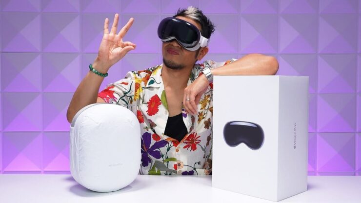 Что в комплекте Apple Vision Pro. Коробка с Apple Vision Pro очень большая. Изображение: macrumors.com. Фото.