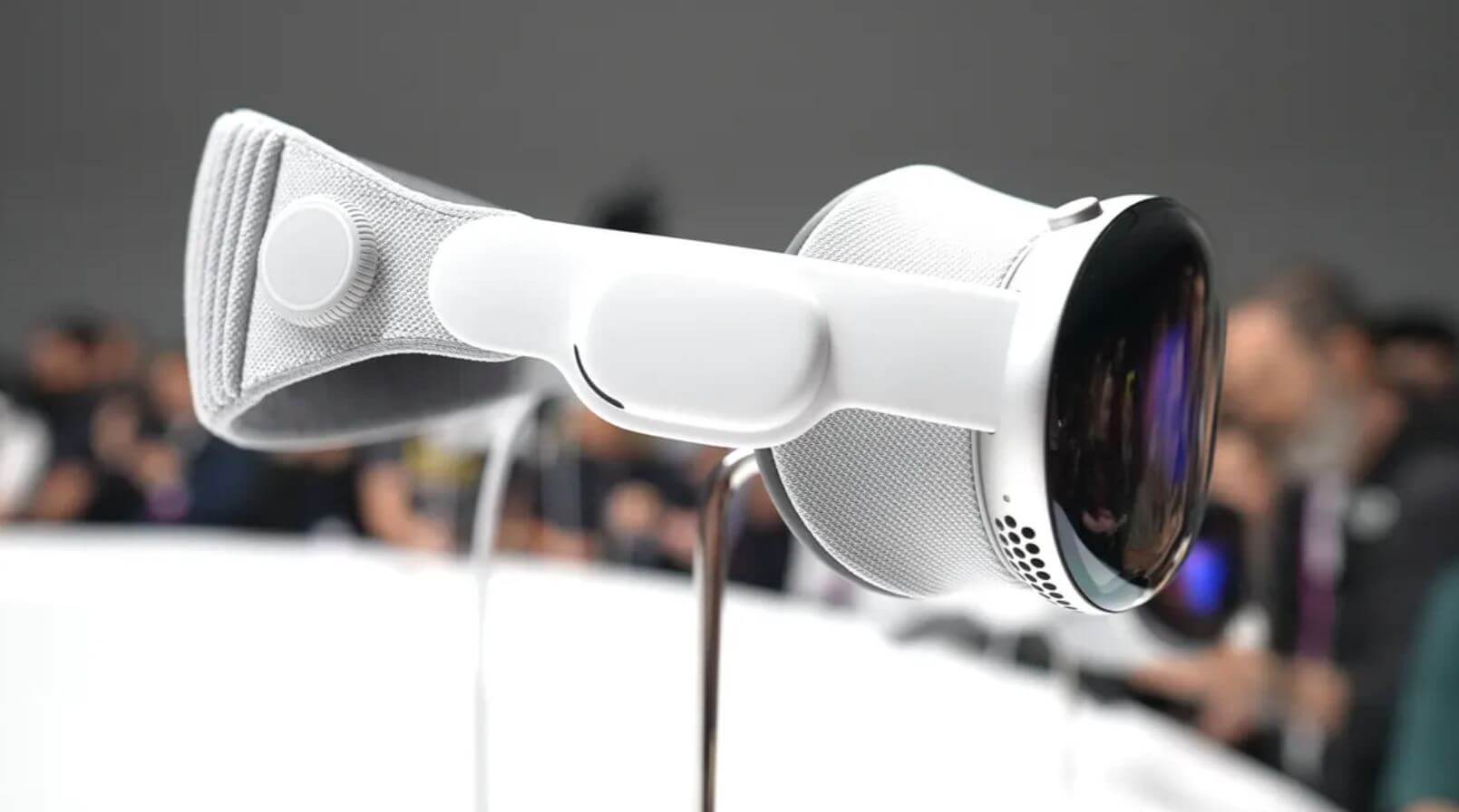 Apple рассказала, когда начнутся продажи VR-шлема Vision Pro и сколько он будет стоить