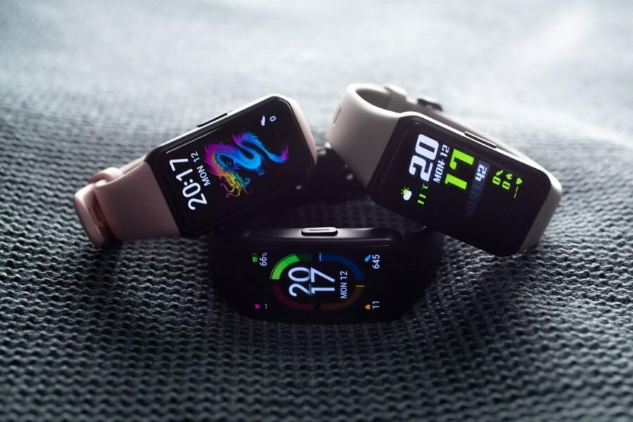 Функции смарт-часов. Современные часы и фитнес-браслеты даже оснащены Always On Display. Изображение: shop.mts.ru. Фото.