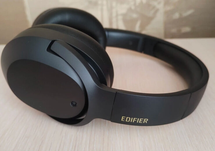 Беспроводные наушники с шумоподавлением. Наушники качественно уберут все внешние шумы. Беспроводные наушники с шумоподавлением. Наушники качественно уберут все внешние шумы. Фото.