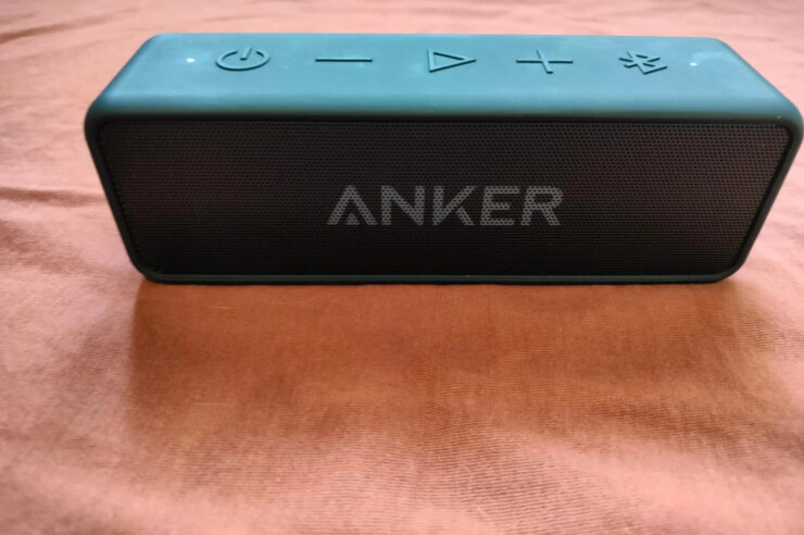 Портативная блютуз колонка. Колонка защищена от воды. Портативная блютуз колонка. Колонка защищена от воды. Фото.