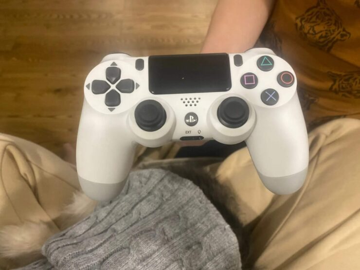 Новый джойстик для ПС4. Внешне геймпад не отличить от оригинала. Новый джойстик для ПС4. Внешне геймпад не отличить от оригинала. Фото.