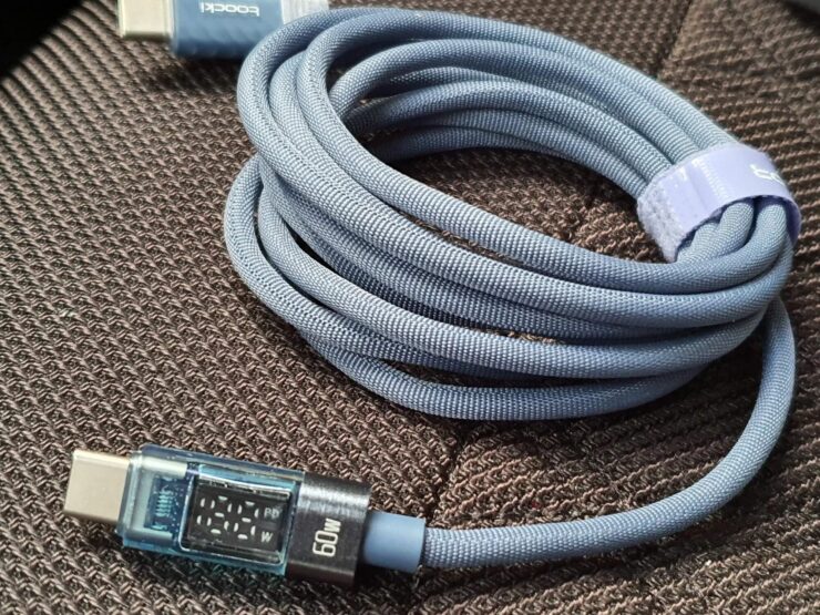 Провод для зарядки телефона. Качественный провод никогда не будет лишним. Провод для зарядки телефона. Качественный провод никогда не будет лишним. Фото.