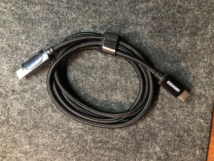 Провод USB Type-C. Провод очень прочный и прослужит вам долго. Провод USB Type-C. Провод очень прочный и прослужит вам долго. Фото.