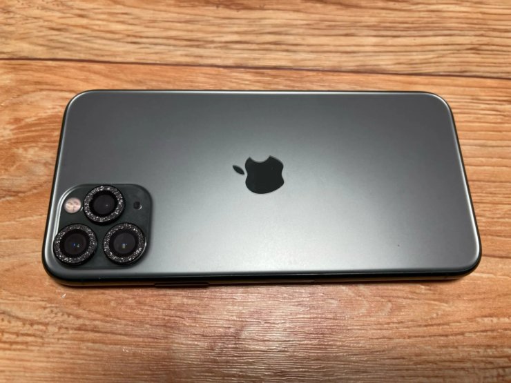 Стекло на камеру Айфона. И камеру защитили, и красоты добавили. Изображение: aliexpress.ru. Фото.