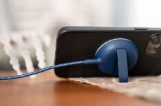 MagSafe, кабель или беспроводная. Какая зарядка лучше и удобнее для Айфона в 2024. Фото.