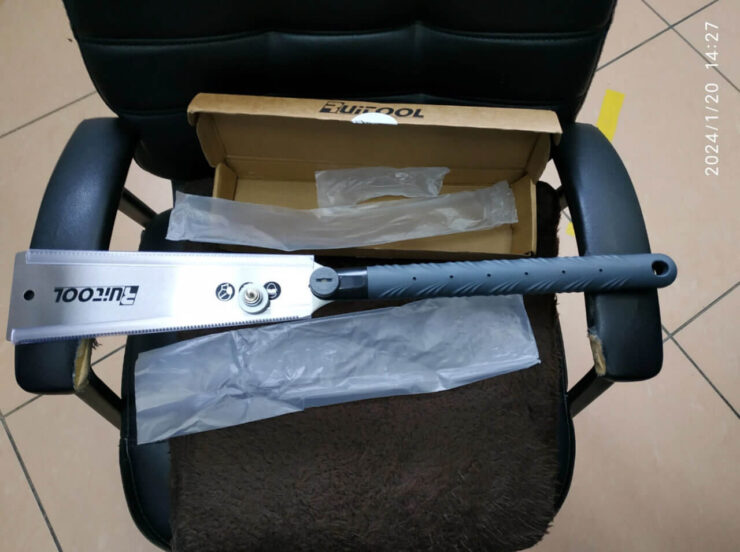 Обоюдоострая ручная японская пила. Такая штука просто обязана быть в хозяйстве. Обоюдоострая ручная японская пила. Такая штука просто обязана быть в хозяйстве. Фото.