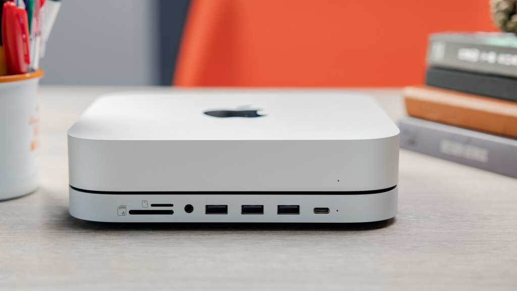 Картридер для Микро SD. Док-станция позволяет не лезть к задней панели компьютера. Изображение: macworld.com. Фото.