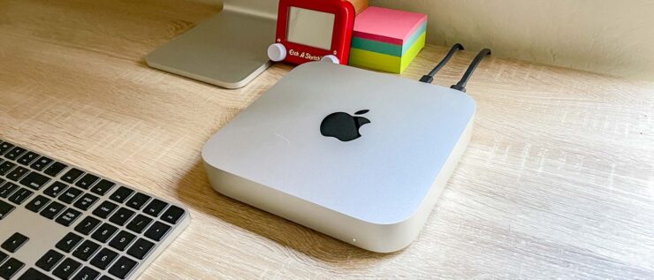 Mac mini — самый дешевый компьютер Apple. Mac mini должен хорошо подойти для домашнего использования в силу своей дешевизны, но MacBook Air будет тупо практичнее. Фото.