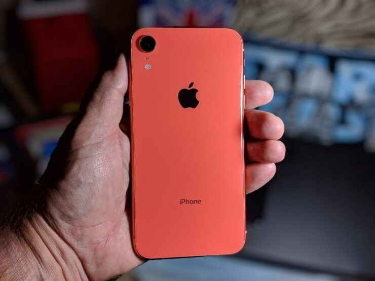Сколько Айфон держит заряд. iPhone XR с емкостью аккумулятора 79% работает очень неплохо для устройства, купленного 5 лет назад. Изображение: zdnet.com. Фото.