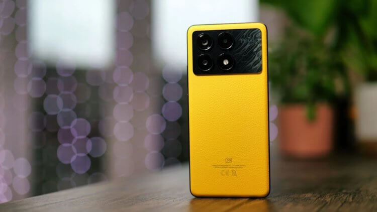Сравнение iPhone 15 и POCO X6 Pro. Задник из эко-кожи очень привлекателен. Сравнение iPhone 15 и POCO X6 Pro. Задник из эко-кожи очень привлекателен. Фото.