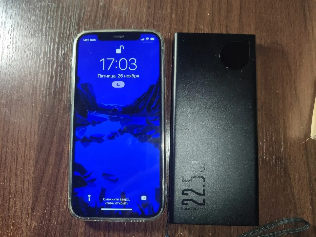 Хороший внешний аккумулятор для телефона. Этот Powerbank размером с Айфон. Изображение: aliexpress.ru. Фото.