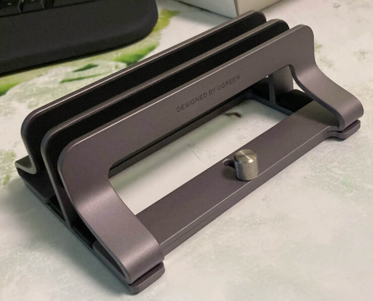 Металлическая подставка для ноутбука и планшета. Вот эта крутилка позволит изменить ширину посадочного места. Металлическая подставка для ноутбука и планшета. Вот эта крутилка позволит изменить ширину посадочного места. Фото.