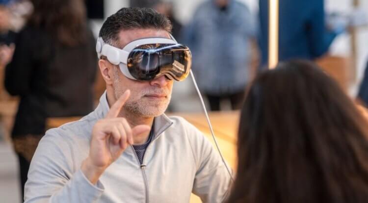 Как сбросить Apple Vision Pro до заводских настроек. Вы не сбросите Vision Pro самостоятельно. Для этого надо идти в Apple Store. Фото: Cybernews. Как сбросить Apple Vision Pro до заводских настроек. Вы не сбросите Vision Pro самостоятельно. Для этого надо идти в Apple Store. Фото: Cybernews. Фото.