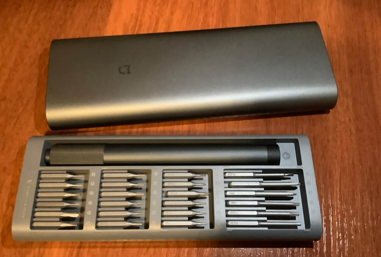 Аккумуляторная отвертка Xiaomi. Этой отвертке будет рад практически каждый. Фото.