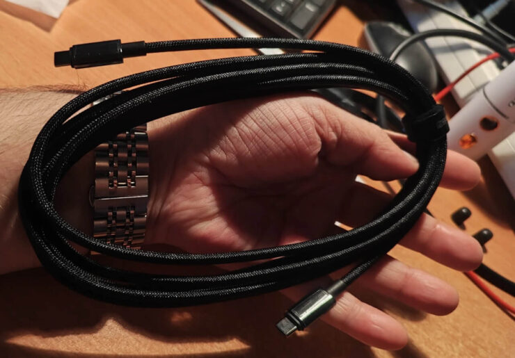 Правильный кабель для быстрой зарядки. Такой кабель можно использовать не только для зарядки. Правильный кабель для быстрой зарядки. Такой кабель можно использовать не только для зарядки. Фото.