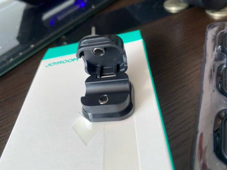 Фиксатор для проводов. Приклеиваете фиксатор куда-нибудь и просто вкладываете в него провод. Изображение: aliexpress.ru. Фиксатор для проводов. Приклеиваете фиксатор куда-нибудь и просто вкладываете в него провод. Изображение: aliexpress.ru. Фото.