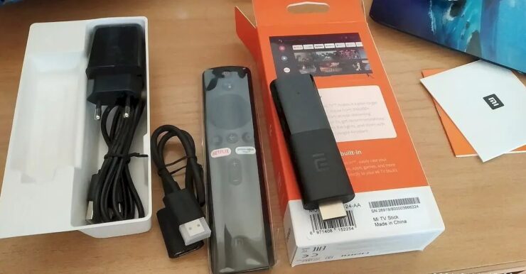 Стик для телевизора. В отличие от традиционных приставок, стик спрятан за телевизором. Изображение: aliexpress.ru. Стик для телевизора. В отличие от традиционных приставок, стик спрятан за телевизором. Изображение: aliexpress.ru. Фото.