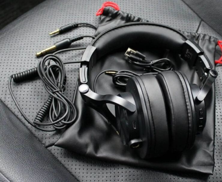 Полноразмерные беспроводные наушники. Наушники стильные и порадуют вас хорошим звуком. Полноразмерные беспроводные наушники. Наушники стильные и порадуют вас хорошим звуком. Фото.