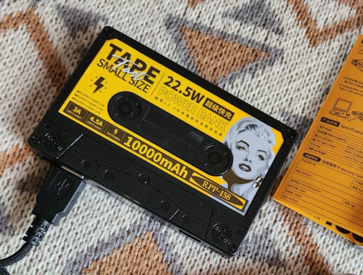 Внешний аккумулятор для телефона. Внешний аккумулятор выглядит действительно круто. Внешний аккумулятор для телефона. Внешний аккумулятор выглядит действительно круто. Фото.