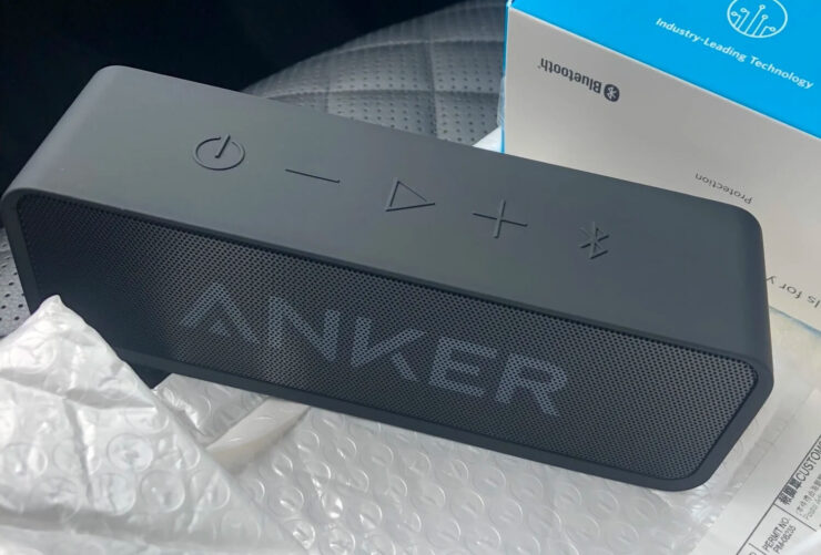 Портативная беспроводная колонка. Колонка портативная и не занимает много места. Портативная беспроводная колонка. Колонка портативная и не занимает много места. Фото.