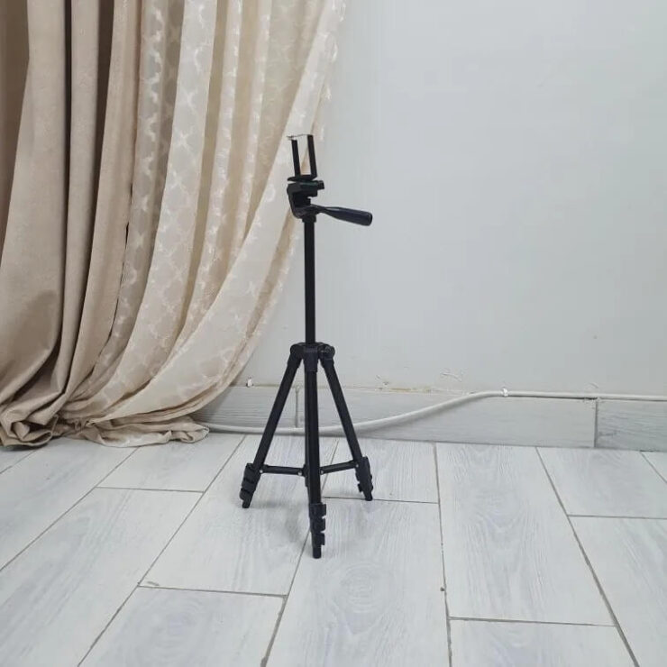 Штатив для телефона. С таким штативом фотографироваться с друзьями и родственниками станет намного проще. Штатив для телефона. С таким штативом фотографироваться с друзьями и родственниками станет намного проще. Фото.