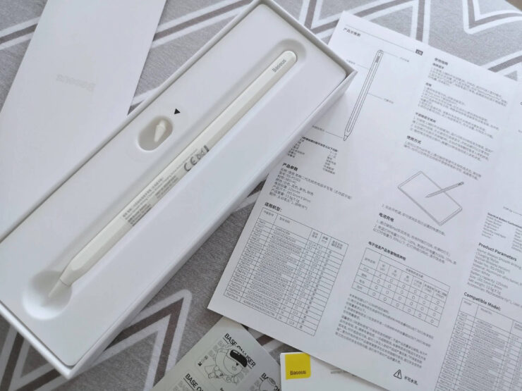 Стилус для Айпада. В комплекте со стилусом идет запасной наконечник. Стилус для Айпада. В комплекте со стилусом идет запасной наконечник. Фото.