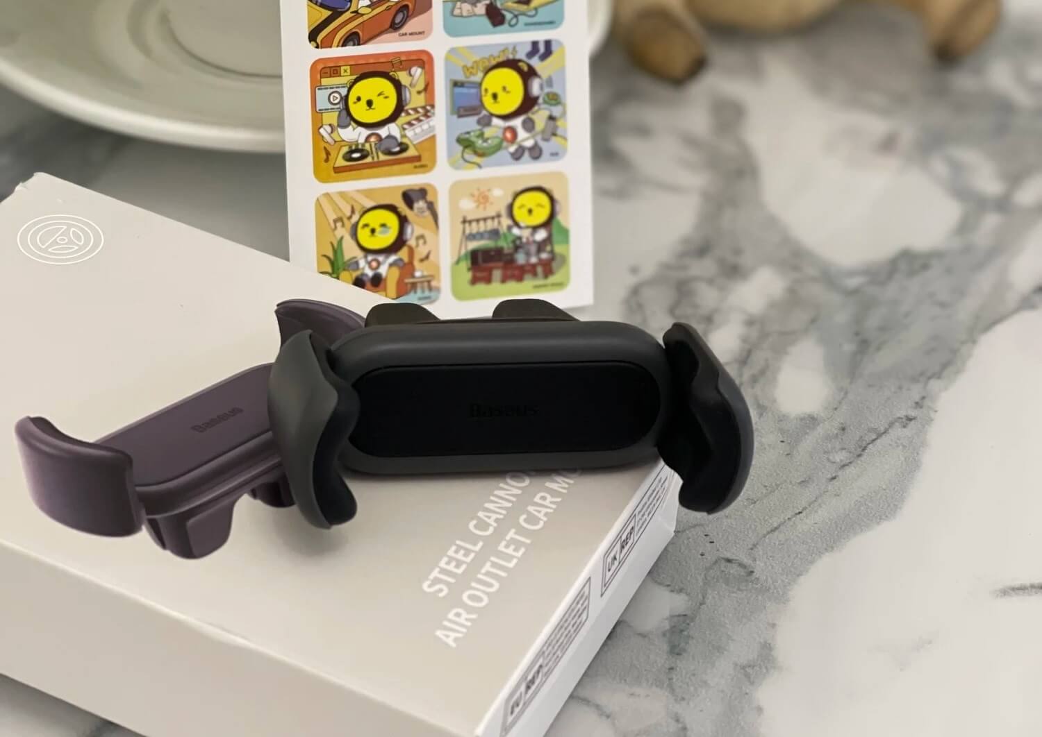 Держатель для телефона в машину. Один из самых надежных и минималистичных автомобильных держателей. Изображение: aliexpress.ru. Фото.