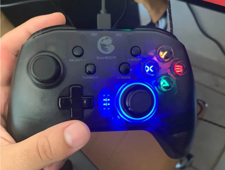 Геймпад для смартфона с Bluetooth. Необязательно покупать оригинальный контроллер от PS5. Геймпад для смартфона с Bluetooth. Необязательно покупать оригинальный контроллер от PS5. Фото.