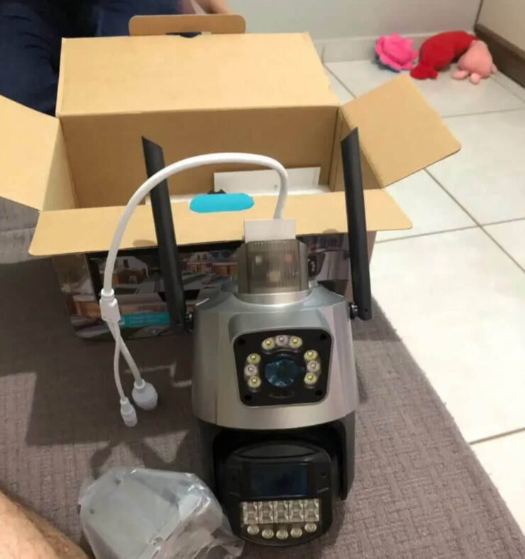 Камера видеонаблюдения с ночным видением и сигнализацией. При необходимости эта камера может включить даже сигнализацию. Камера видеонаблюдения с ночным видением и сигнализацией. При необходимости эта камера может включить даже сигнализацию. Фото.