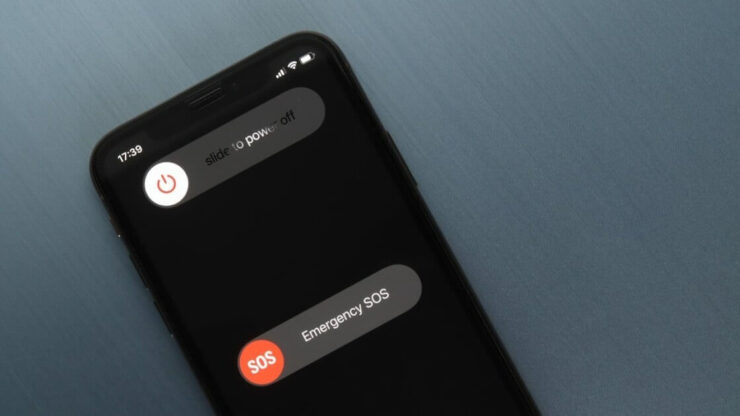 Отключат ли Айфоны в России. Просто взять и выключить Айфон, оставив вас с кирпичом, при условии, что вы за него заплатили, а не украли, компания не может. Изображение: pcmag.com. Отключат ли Айфоны в России. Просто взять и выключить Айфон, оставив вас с кирпичом, при условии, что вы за него заплатили, а не украли, компания не может. Изображение: pcmag.com. Фото.