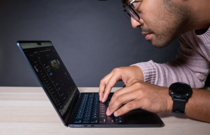 Запись голоса на Макбуке. MacBook Air M3 записывает звук в высоком качестве. Изображение: washingtonpost.com. Запись голоса на Макбуке. MacBook Air M3 записывает звук в высоком качестве. Изображение: washingtonpost.com. Фото.