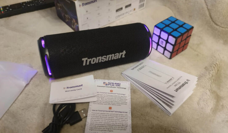 Блютус-колонка с басами. Эта колонка живет от зарядки 24 часа. Блютус-колонка с басами. Эта колонка живет от зарядки 24 часа. Фото.