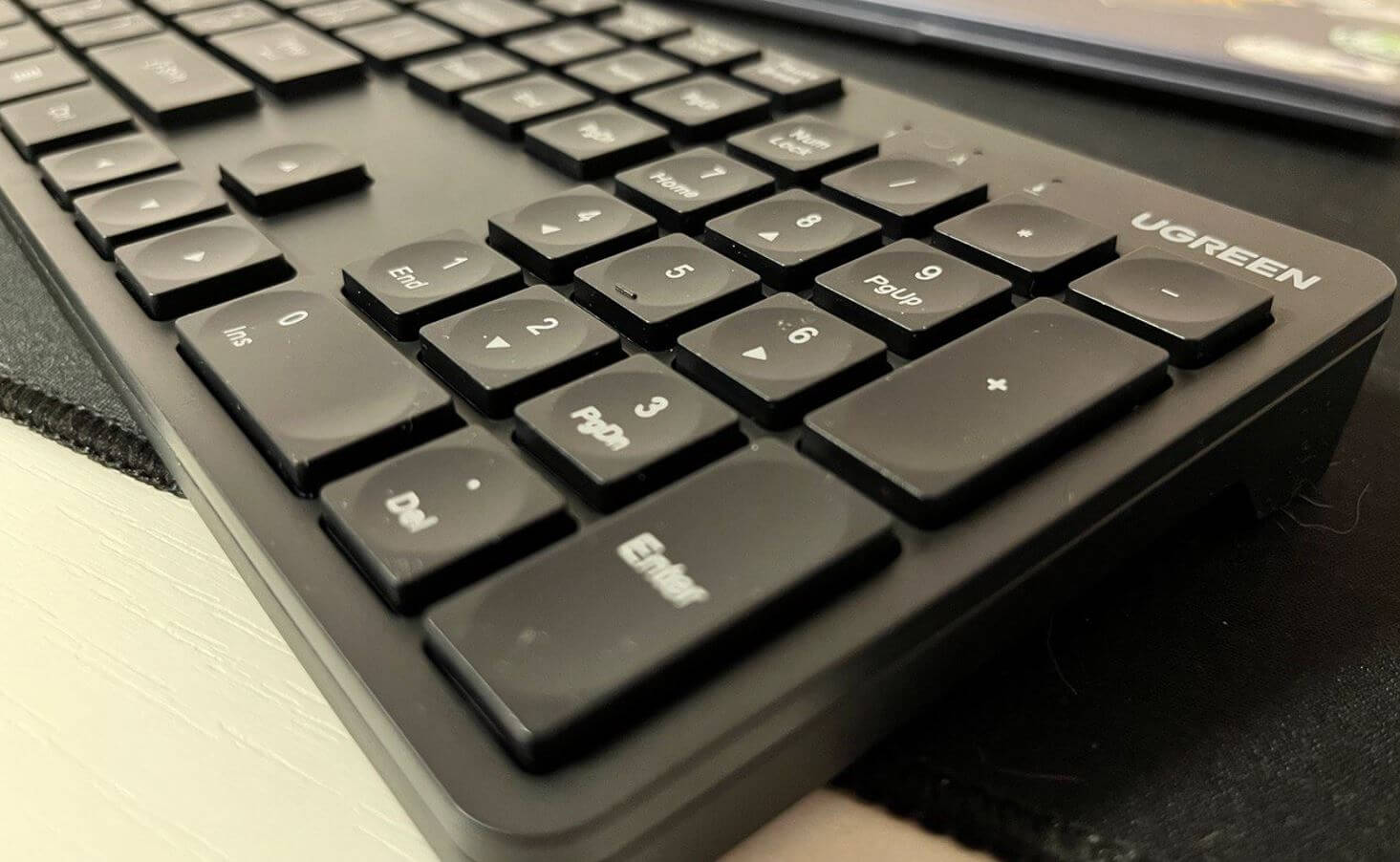 Беспроводная мембранная клавиатура. Удобная, простая и недорогая. Такой получилась клавиатура Ugreen. Фото.