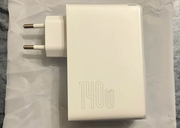 Зарядник 140 Вт на 3 устройства. Этот ЗУ позволяет одновременно заряжать до 3 устройств. Зарядник 140 Вт на 3 устройства. Этот ЗУ позволяет одновременно заряжать до 3 устройств. Фото.