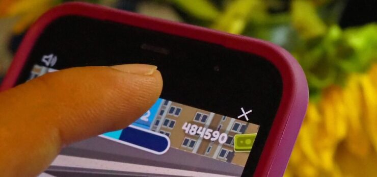 Иногда попасть в этот маленький крестик очень сложно. Изображение: ios.gadgethacks.com. Фото.