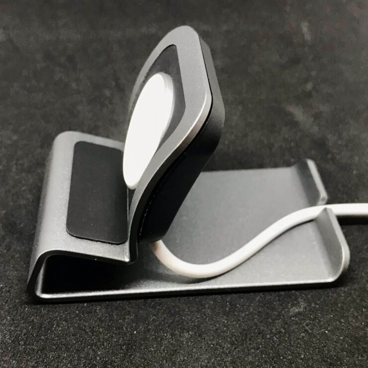 Подставка для зарядки Apple Watch. Такая подставка смотрится очень стильно. Подставка для зарядки Apple Watch. Такая подставка смотрится очень стильно. Фото.