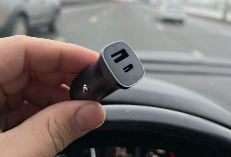 Зарядка для телефона в машину. Зарядка действительно миниатюрная. Зарядка для телефона в машину. Зарядка действительно миниатюрная. Фото.