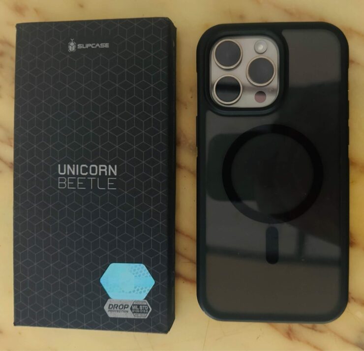 Чехол для iPhone 15 Pro Max. Чехол можно приобрести с темной и светлой рамкой. Чехол для iPhone 15 Pro Max. Чехол можно приобрести с темной и светлой рамкой. Фото.