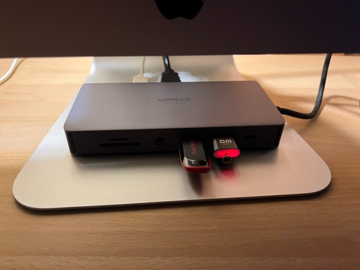 USB-C хаб для ноутбука. Хабы можно найти с разным сочетанием портов и разъемов. USB-C хаб для ноутбука. Хабы можно найти с разным сочетанием портов и разъемов. Фото.