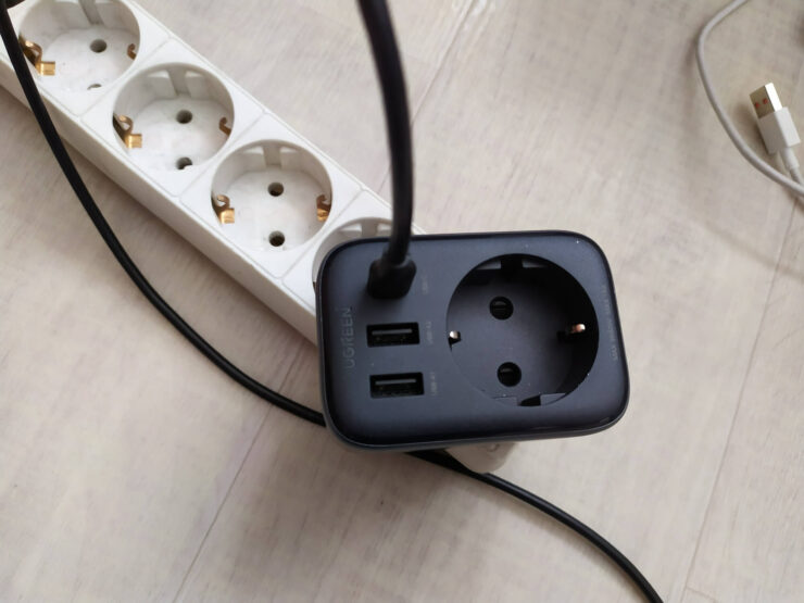 Зарядное устройство для смартфона. С такой зарядкой у вас всегда будет свободная розетка. Зарядное устройство для смартфона. С такой зарядкой у вас всегда будет свободная розетка. Фото.