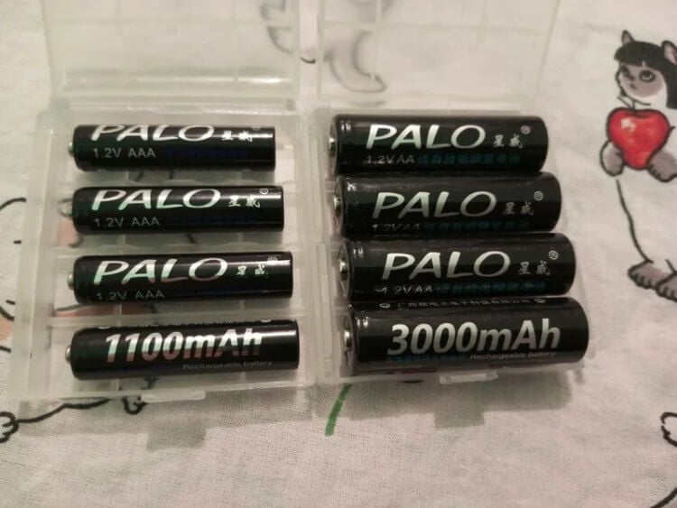 Пальчиковые батарейки-аккумуляторы. Аккумуляторы можно заказать в комплекте с зарядным устройством. Фото.