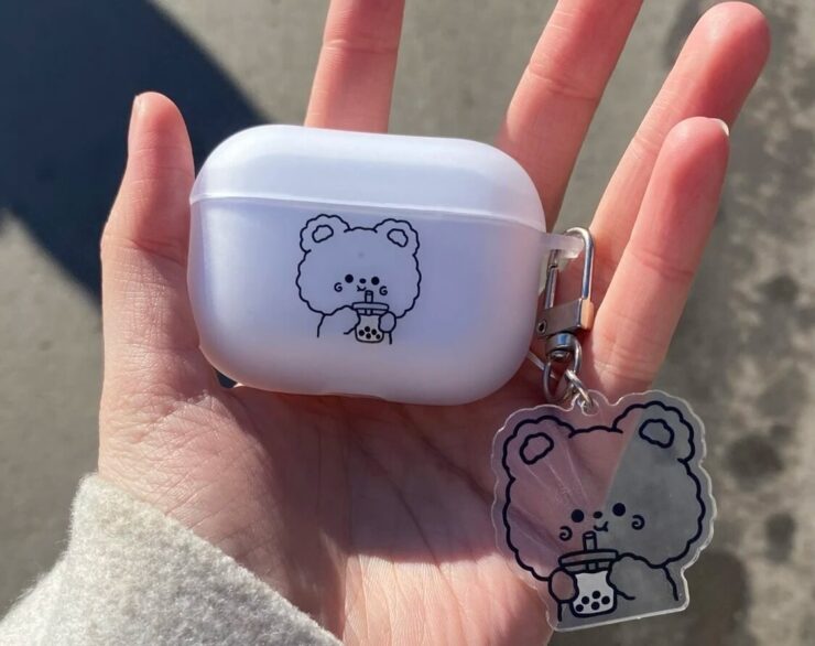 Чехол для наушников AirPods. Чехол выглядит очень мило. Чехол для наушников AirPods. Чехол выглядит очень мило. Фото.